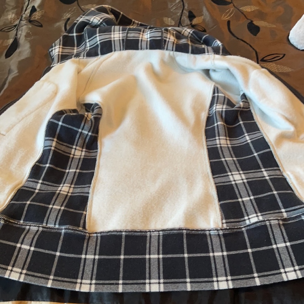Christina Haack Lululemon Plaid Scuba Jacket - Picture 4 of 8